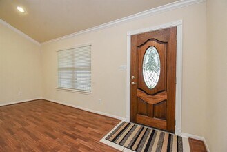 231 S Lantana Cir in Sealy, TX - Foto de edificio - Building Photo