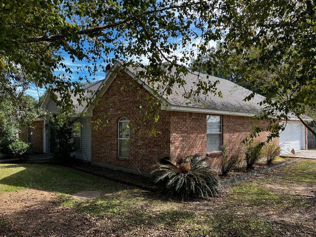 123 Olive Branch Dr in Youngsville, LA - Foto de edificio - Building Photo