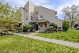 306 Larkspur Ln in Jackson Township, NJ - Building Photo