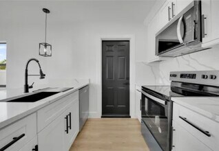 3031 28th St N in St. Petersburg, FL - Foto de edificio - Building Photo