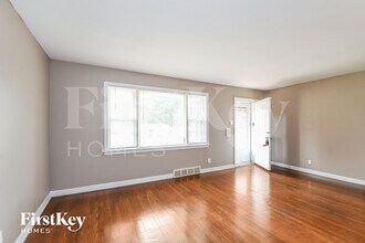 1129 Jennings Station Rd in St. Louis, MO - Building Photo - Building Photo