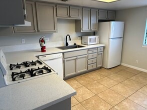 429 S Sunset St, Unit C in Ridgecrest, CA - Building Photo - Building Photo