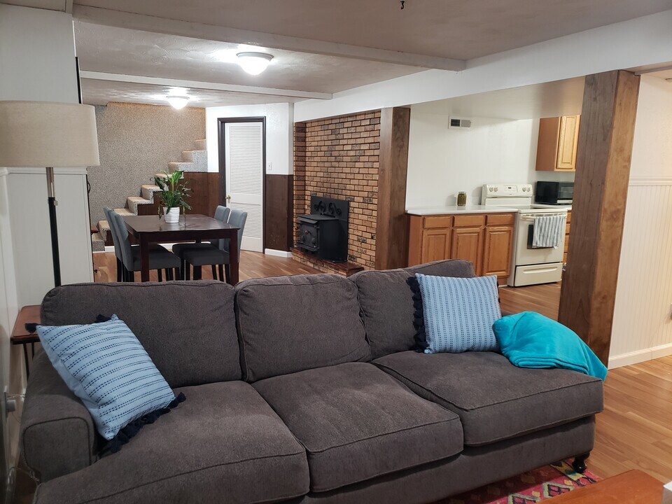 409 Augusta Dr, Unit Basement Suite in Missoula, MT - Building Photo