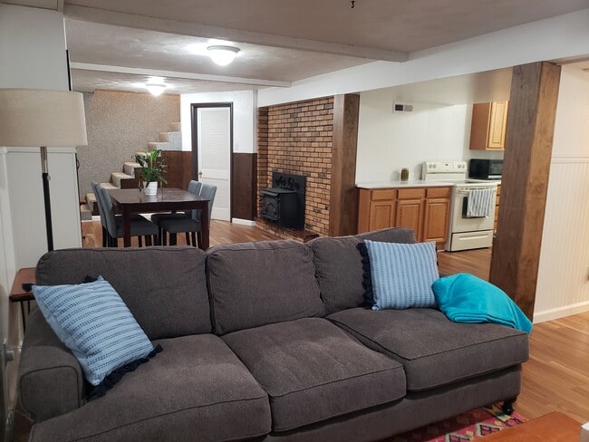 409 Augusta Dr, Unit Basement Suite