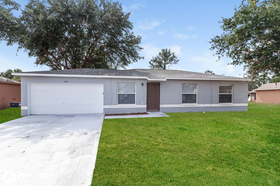 1109 Cambourne Dr in Kissimmee, FL - Building Photo