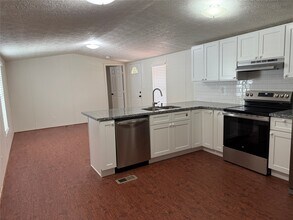 4429 16th St in Bacliff, TX - Building Photo - Building Photo