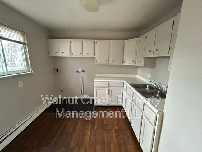 138 Mendel Ct in Elyria, OH - Foto de edificio - Building Photo