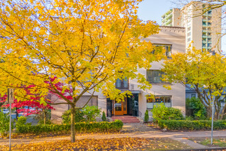 Sherwood Manor in Vancouver, BC - Building Photo - Building Photo