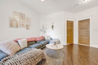 1006 W Dakin St in Chicago, IL - Building Photo - Building Photo