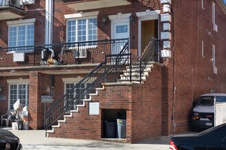 16 Bay 38th St in Brooklyn, NY - Building Photo - Building Photo