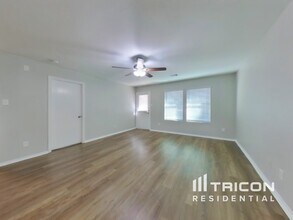 814 Lightningbug Ln in Conroe, TX - Building Photo - Building Photo