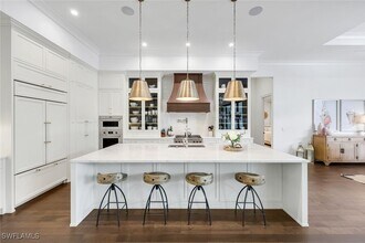 3200 Crayton Rd in Naples, FL - Building Photo - Building Photo