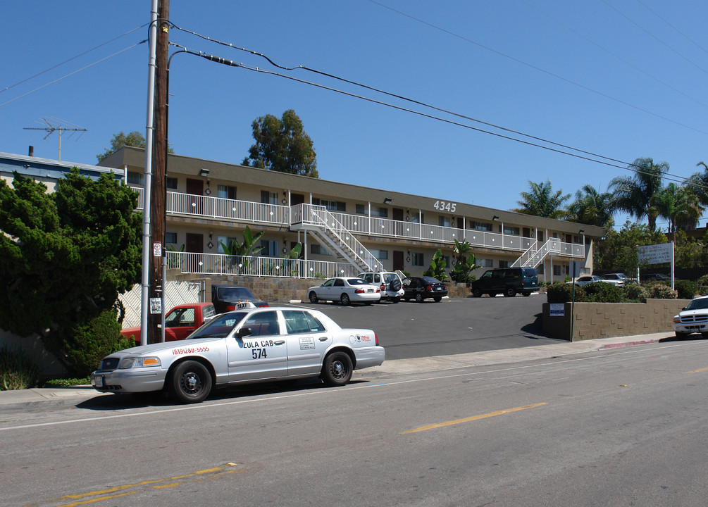 Lowell Patio Apartments in La Mesa, CA - Building Photo