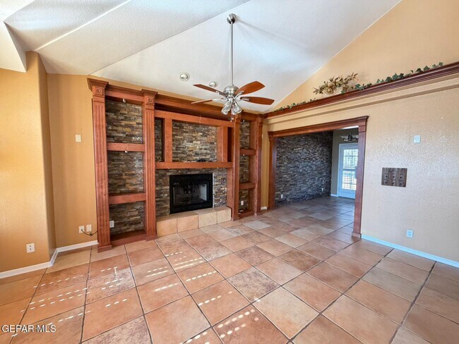 12190 Via Inca Dr in El Paso, TX - Building Photo - Building Photo