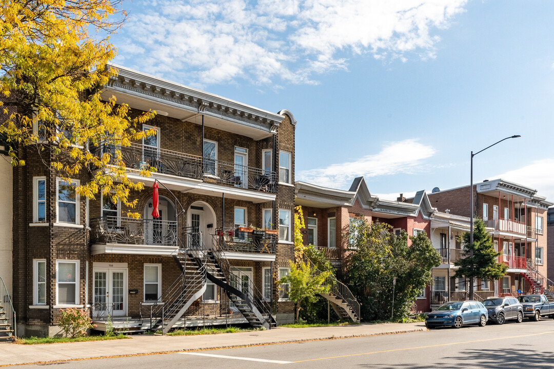 716 4E Av in Québec, QC - Building Photo