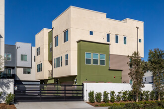 Emerald Pointe in Anaheim, CA - Building Photo - Building Photo