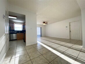 11232 SW 12th St, Unit 202 in Pembroke Pines, FL - Building Photo - Building Photo