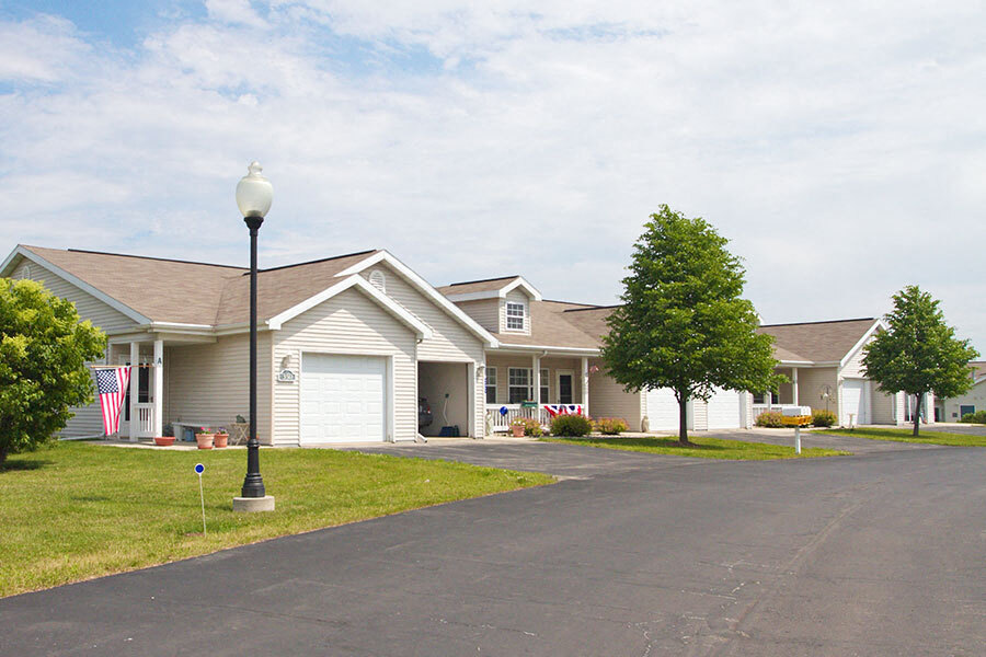 SOUTHLAKE COTTAGES in Fond du Lac, WI - Building Photo