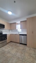 948 SW 3rd St in Miami, FL - Foto de edificio - Building Photo