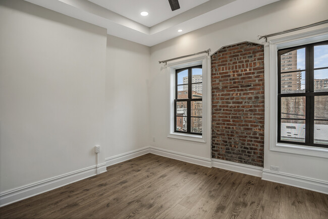 155 Grand St, Unit 3 in Jersey City, NJ - Building Photo - Building Photo