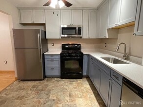 8 Killington Ct in Old Bridge, NJ - Building Photo - Building Photo
