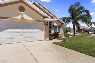 8340 Gassner Way in Lehigh Acres, FL - Building Photo - Building Photo