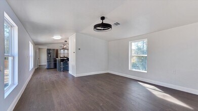 65 County Rd 5002 in Cleveland, TX - Building Photo - Building Photo