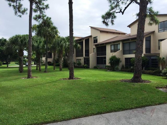 900 Greensward Ln-Unit -110G in Delray Beach, FL - Building Photo