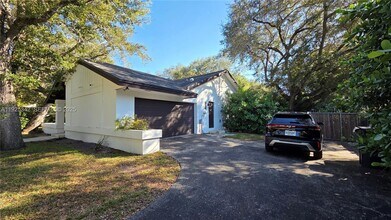 7400 SW 166th St in Palmetto Bay, FL - Building Photo - Building Photo