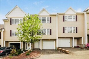 2720 State St, Unit 13 in Hamden, CT - Building Photo