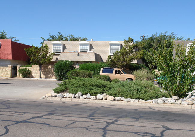 5255 Fairbanks Dr in El Paso, TX - Building Photo - Building Photo