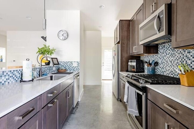 property at 2101 Montopolis Dr