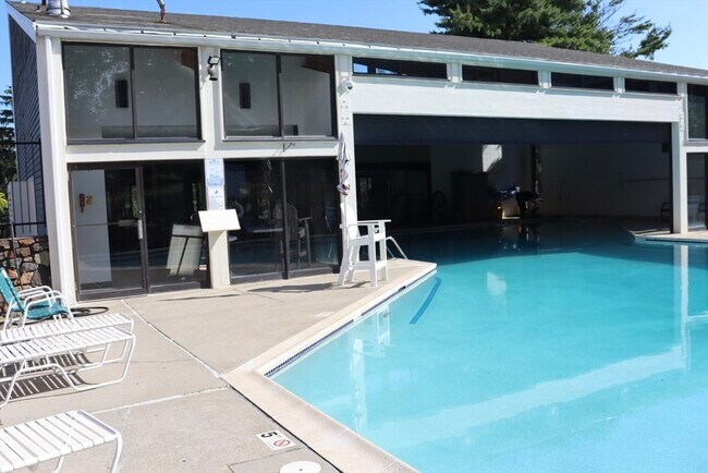 37 Dead Eye Run, Unit 2 in Swampscott, MA - Building Photo - Building Photo