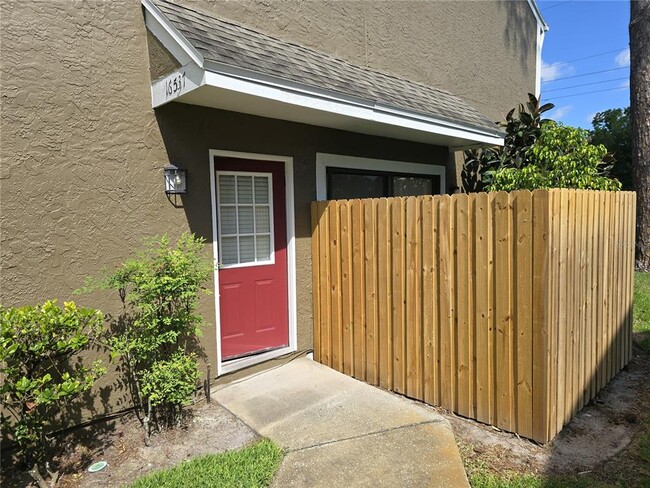 16537 Lake Brigadoon Cir in Tampa, FL - Building Photo - Building Photo