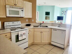 11336 NW 47th Ln in Doral, FL - Building Photo - Building Photo