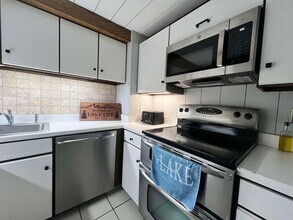 112 Greensward Dr in Grantham, NH - Foto de edificio - Building Photo