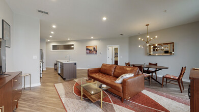 5403 Centennial Blvd, Unit #301 in Nashville, TN - Foto de edificio - Building Photo