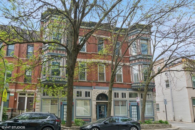 property at 1916 N Sheffield Ave