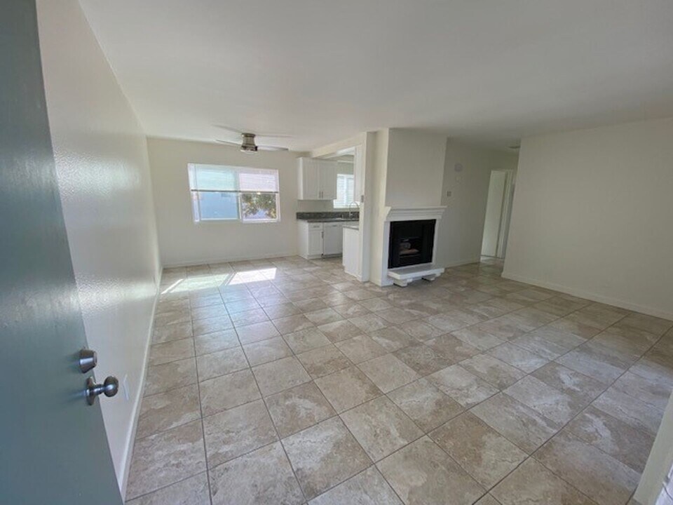 8112 Major Cir in Huntington Beach, CA - Building Photo