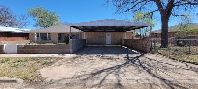 1515 S Abilene Ave in Portales, NM - Building Photo - Building Photo