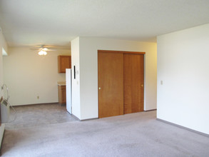 Ridgeway Village Apartments in Hermiston, OR - Building Photo - Building Photo