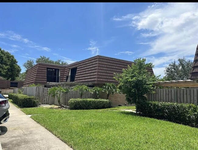 308 3rd Ln in Palm Beach Gardens, FL - Building Photo - Building Photo