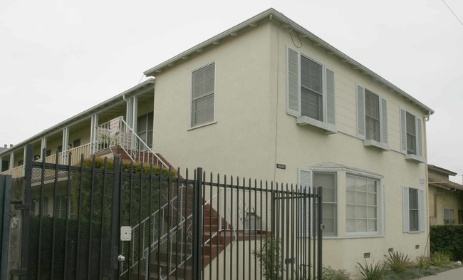 3028 E 7th St in Long Beach, CA - Foto de edificio - Building Photo