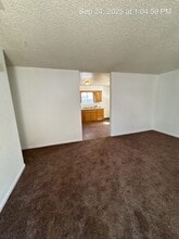 940-942 E Tulare Ave in Tulare, CA - Building Photo - Building Photo