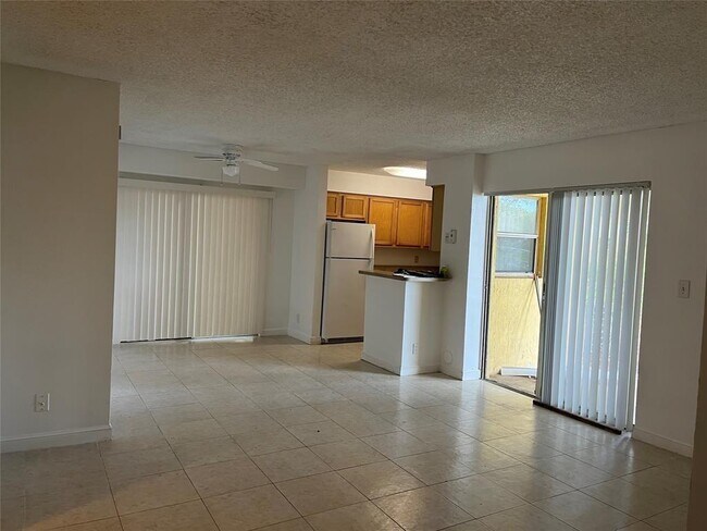 7680 Westwood Dr, Unit 803 in Tamarac, FL - Building Photo - Building Photo