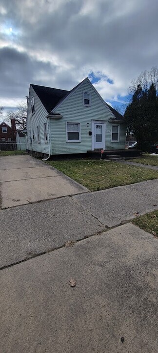 15851 Curtis St in Detroit, MI - Building Photo
