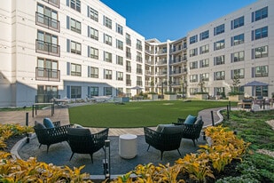 Axel Brewers Hill in Baltimore, MD - Building Photo