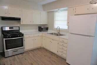 813 Van Horn St in Iowa Park, TX - Building Photo - Building Photo