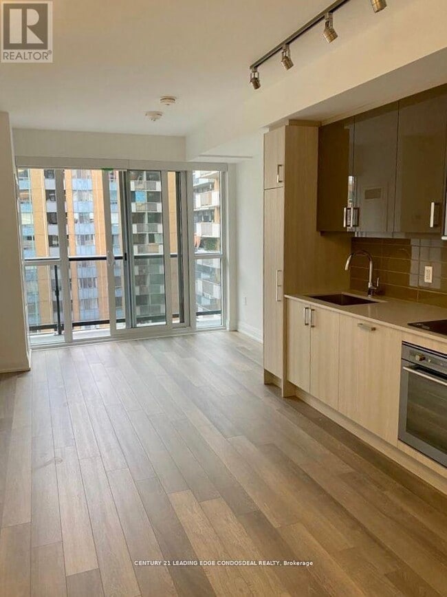 77 Mutual St in Toronto, ON - Building Photo - Building Photo