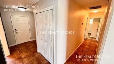 387 Alexander Ave in Deltona, FL - Building Photo - Building Photo